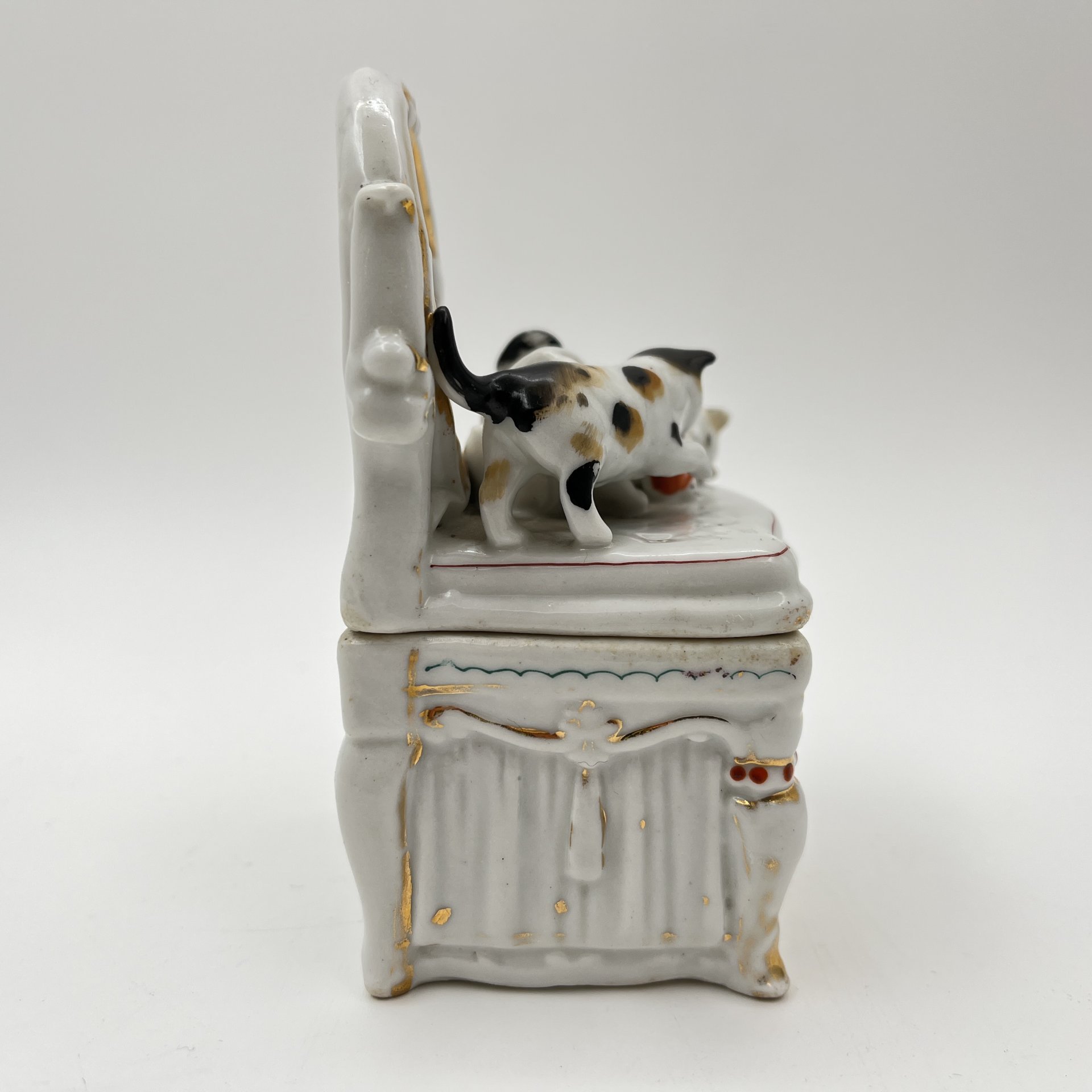 Шкатулка "Игривые котята", фарфор, роспись, золочение, Западная Европа, 1900-1930 гг.