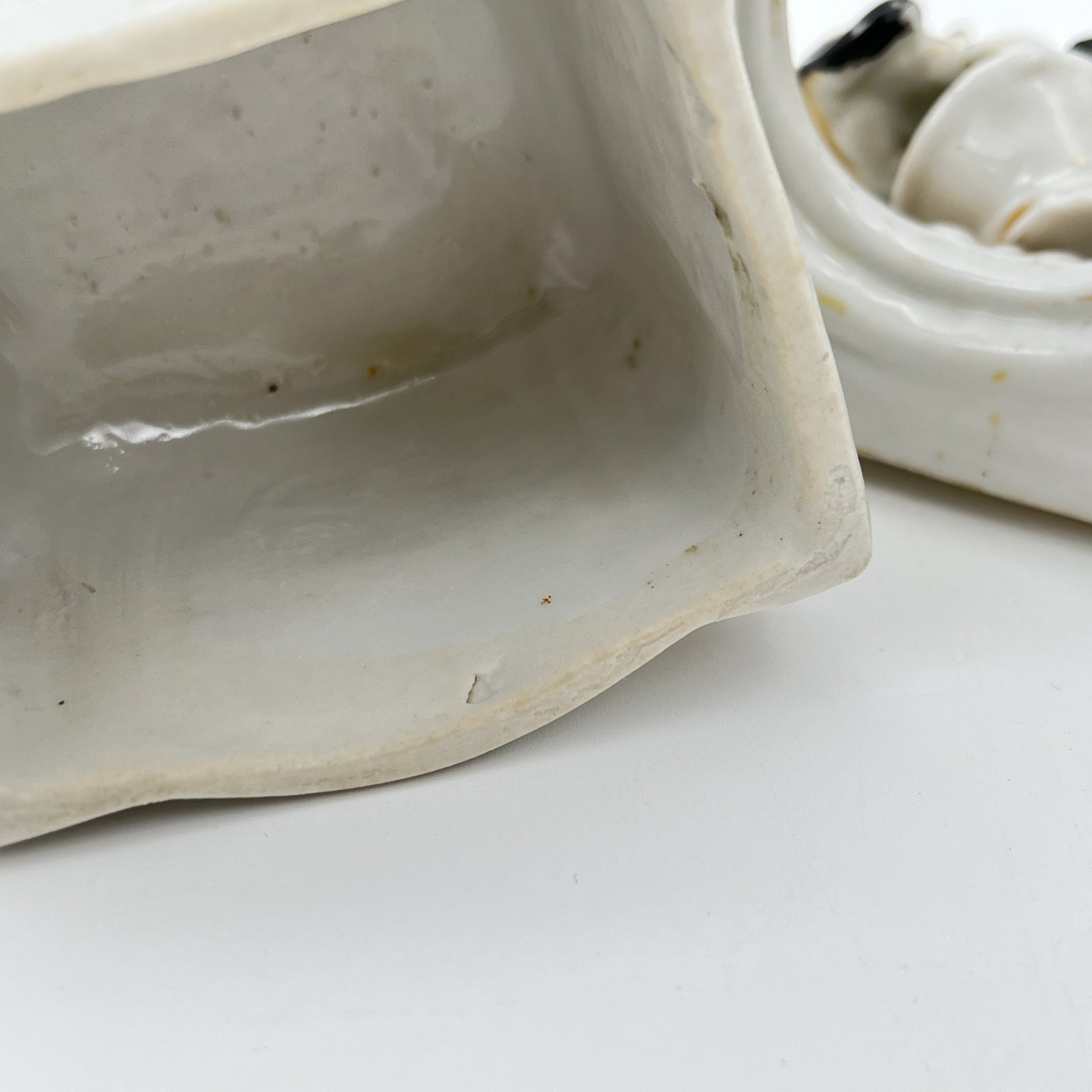 Шкатулка "Игривые котята", фарфор, роспись, золочение, Западная Европа, 1900-1930 гг.