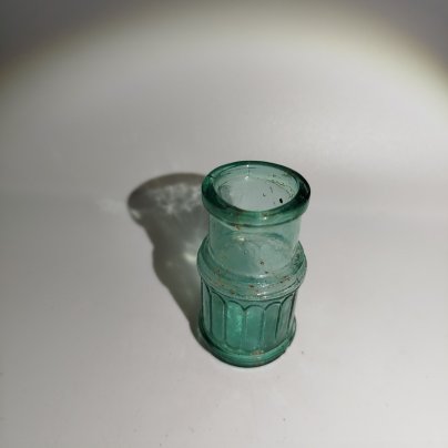 Баночка купоросного оттенка