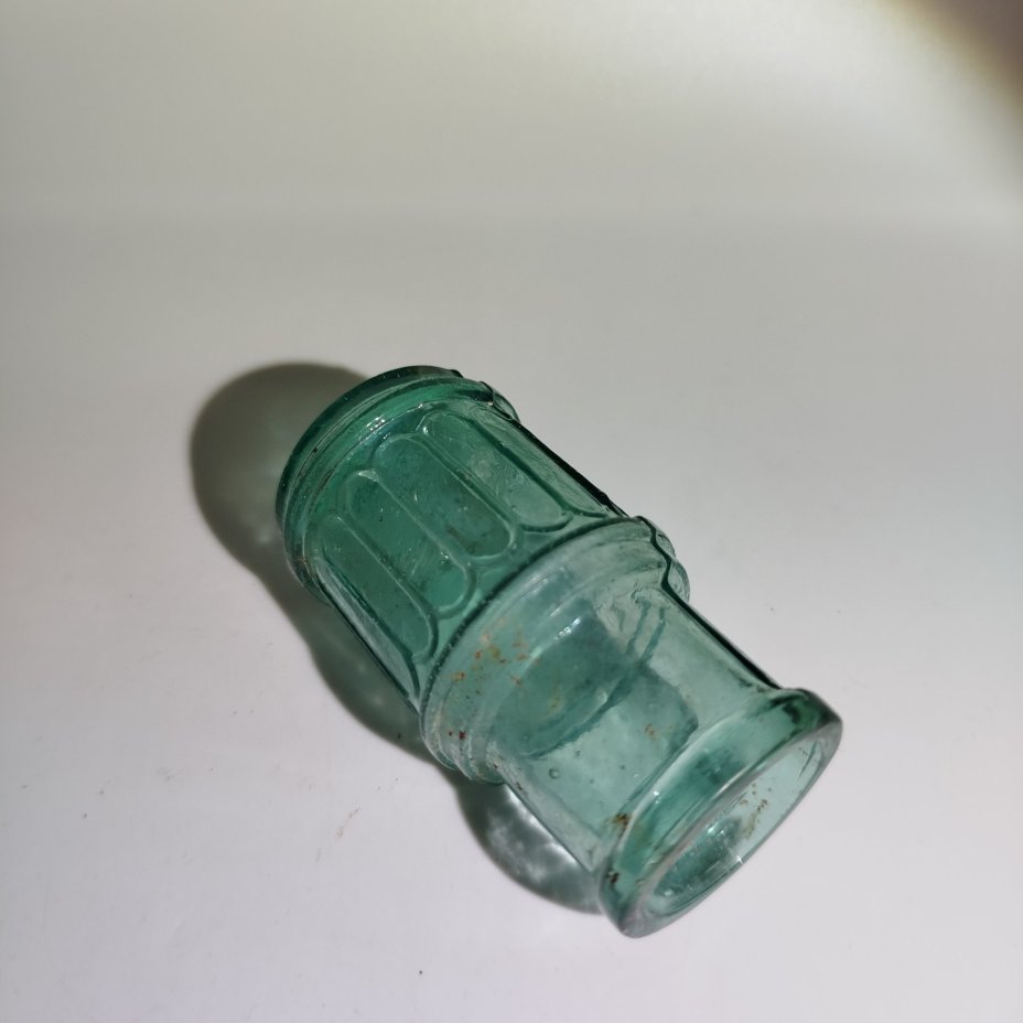 Баночка купоросного оттенка