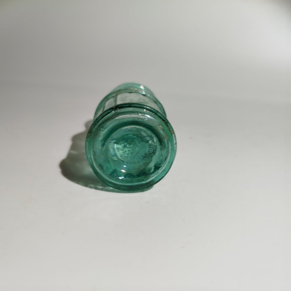 Баночка купоросного оттенка