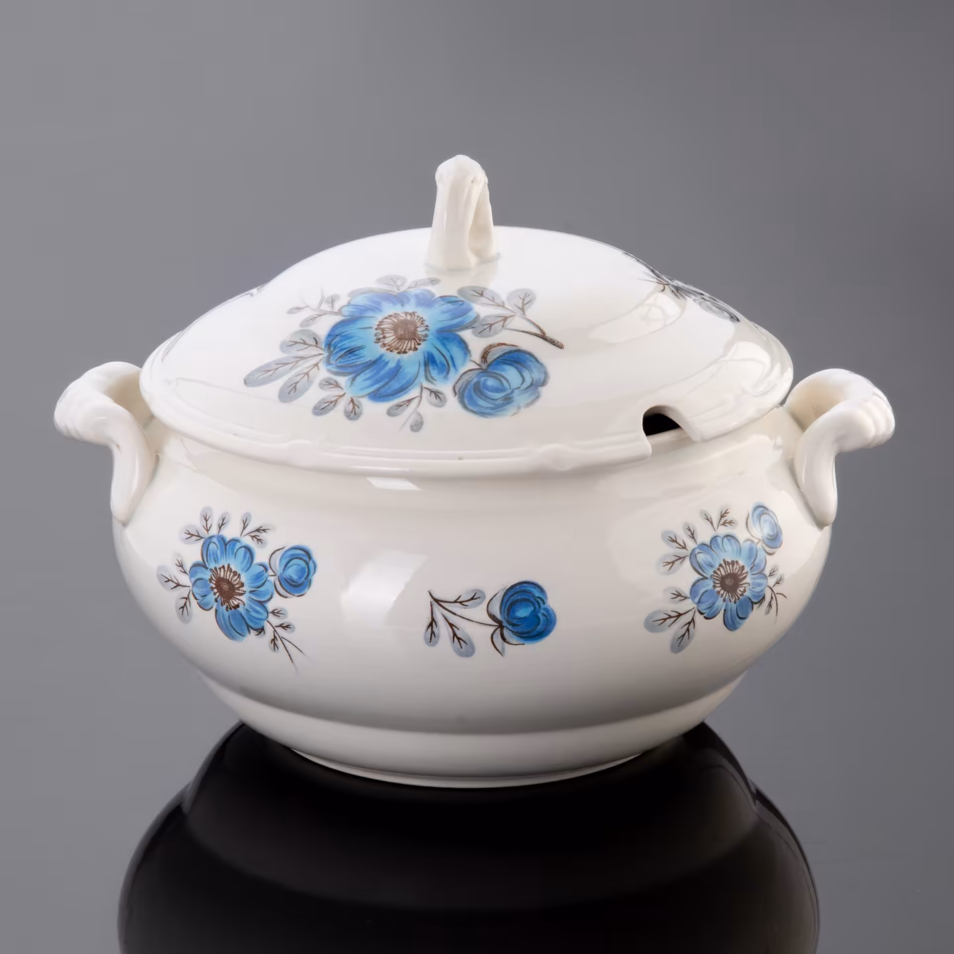 Супница с цветочным декором, Конаковский фаянсовый завод им. М.И. Калинина (ЗиК Конаково)