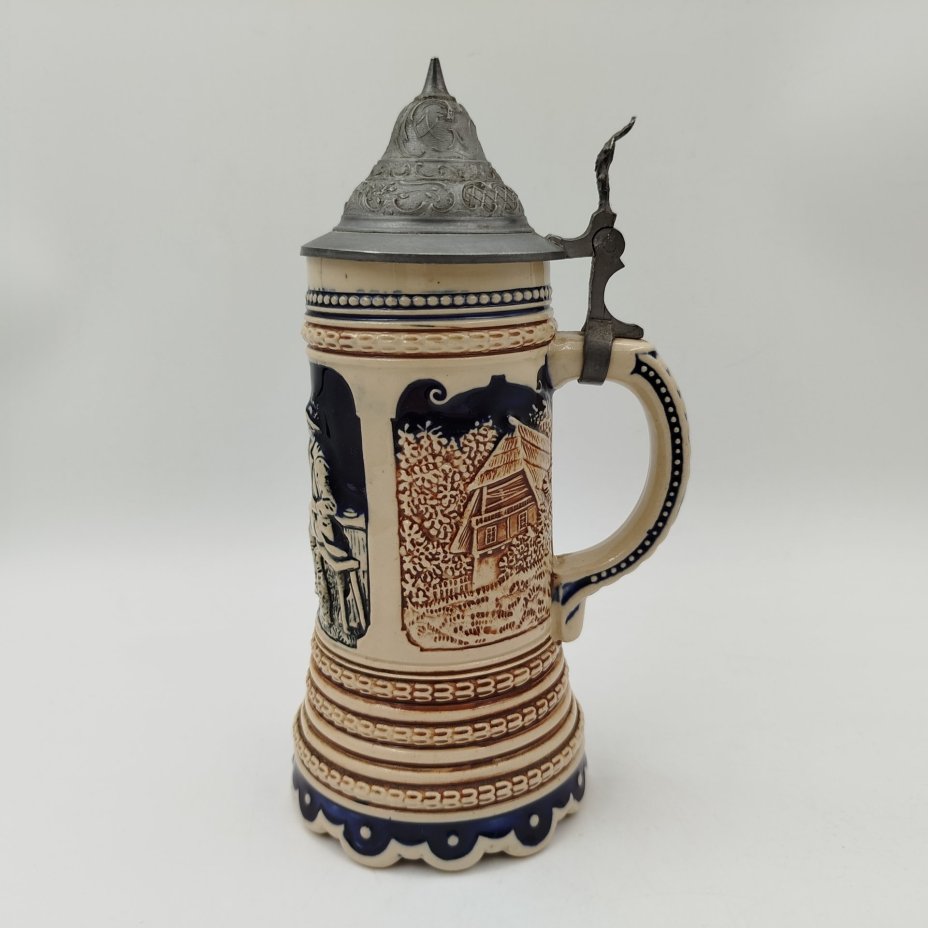 Кружка пивная с крышкой, украшенная деревенской сценой, керамика, олово, Германия, 1960-1990 гг.