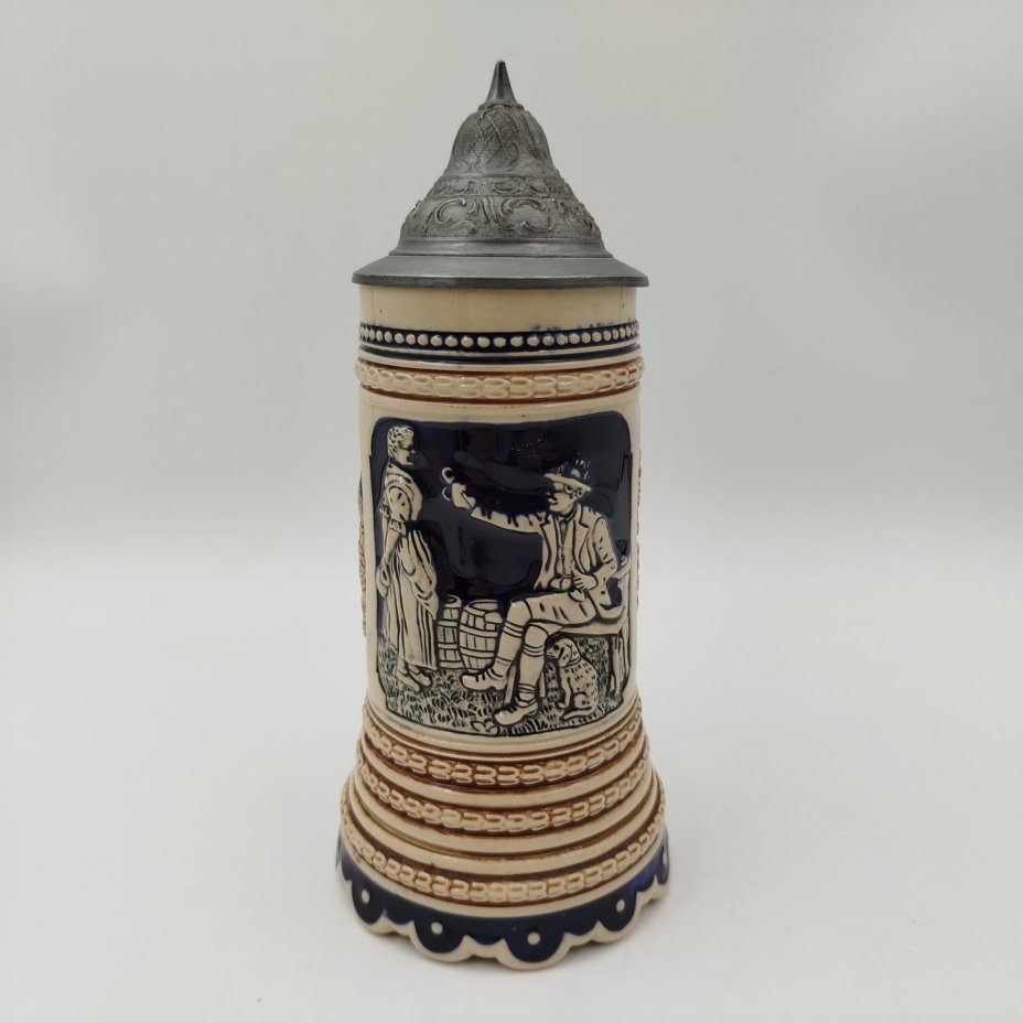 Кружка пивная с крышкой, украшенная деревенской сценой, керамика, олово, Германия, 1960-1990 гг.