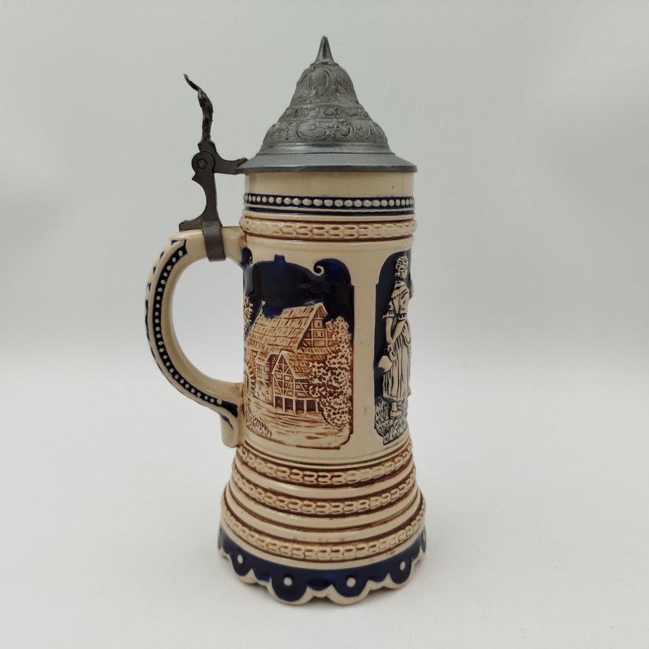 Кружка пивная с крышкой, украшенная деревенской сценой, керамика, олово, Германия, 1960-1990 гг.