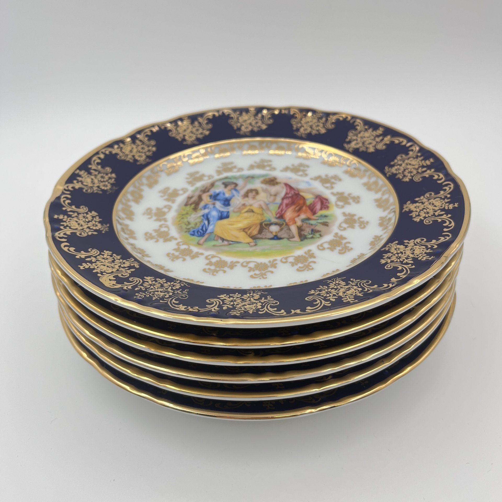 Набор десертных тарелок "Мадонна" на 6 персон, украшенных цветочным декором, фарфор, деколь, крытье, золочение, Thun (Тун), Чехия, 2000-2020 гг.