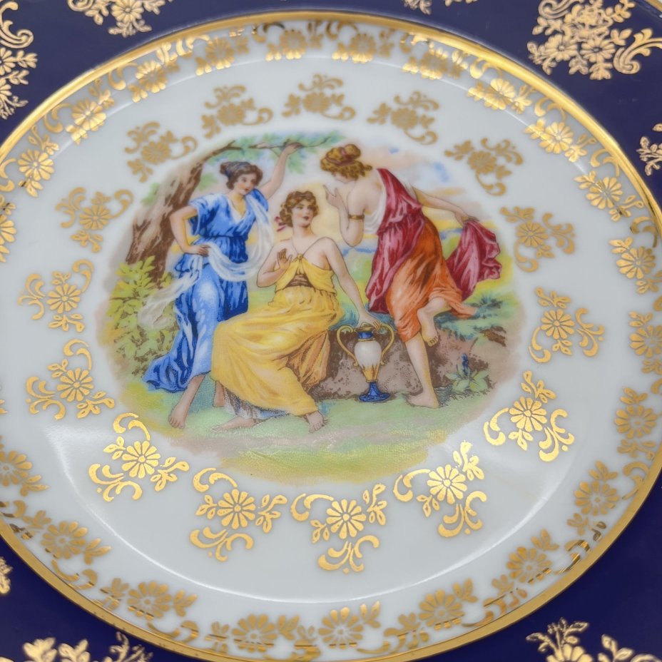 Набор десертных тарелок "Мадонна" на 6 персон, украшенных цветочным декором, фарфор, деколь, крытье, золочение, Thun (Тун), Чехия, 2000-2020 гг.