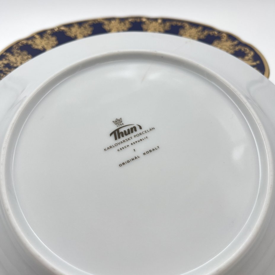 Набор десертных тарелок "Мадонна" на 6 персон, украшенных цветочным декором, фарфор, деколь, крытье, золочение, Thun (Тун), Чехия, 2000-2020 гг.