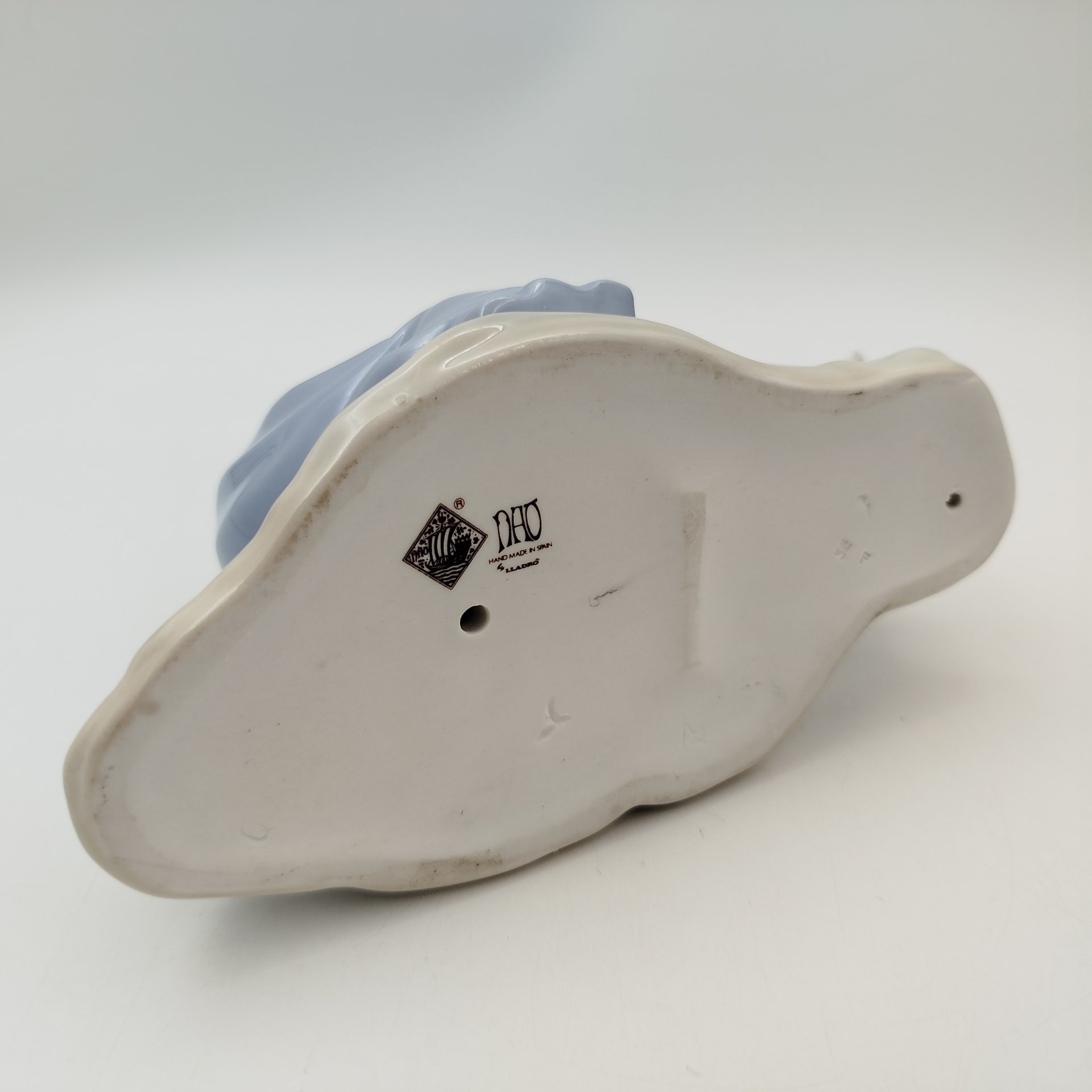 Статуэтка "Девушка с голубем", фарфор, роспись, NAO Porcelain, Испания, 1970-2000 гг.