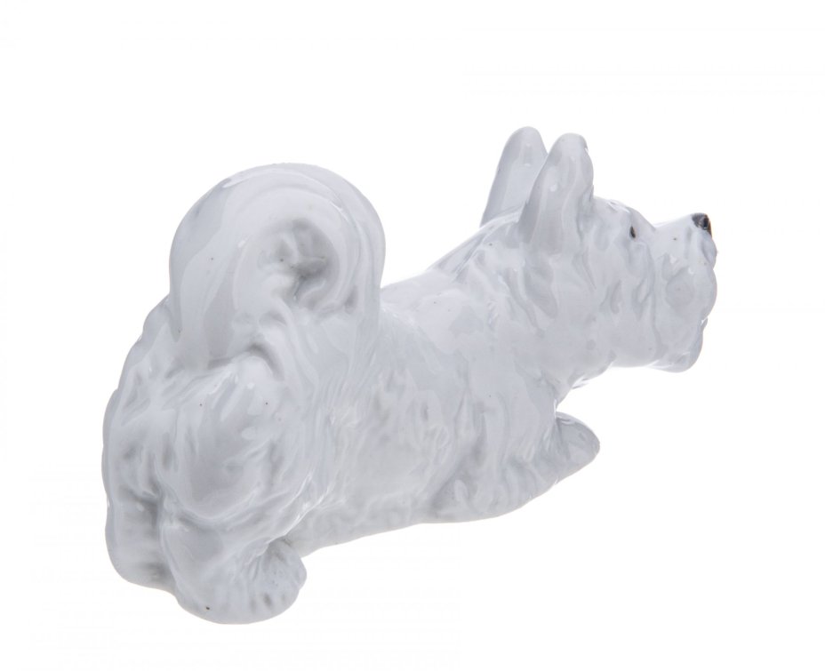 Статуэтка "Скотч-терьер играет", фарфор, роспись, Ленинградский фарфоровый завод ("ЛФЗ"), скульптор Б. Воробьев, СССР, 1950-1960 гг., Ленинградский фарфоровый завод (ЛФЗ)