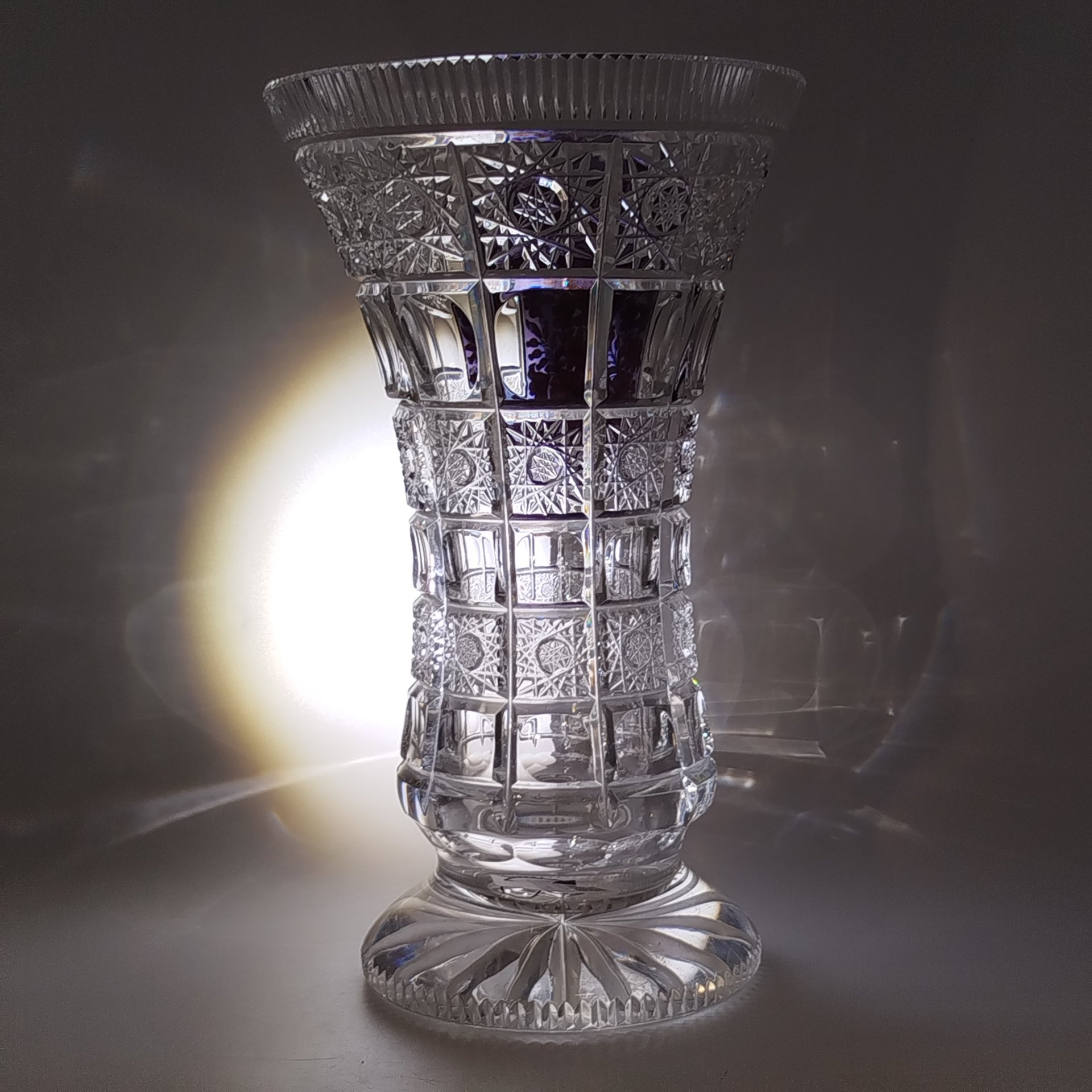 Ваза с рельефным резным декором, украшенная изображением цветочного букета, хрусталь, деколь, алмазная грань, Bohemia Crystal (Bohemia Glass), Чехия, 1993-2010 гг.