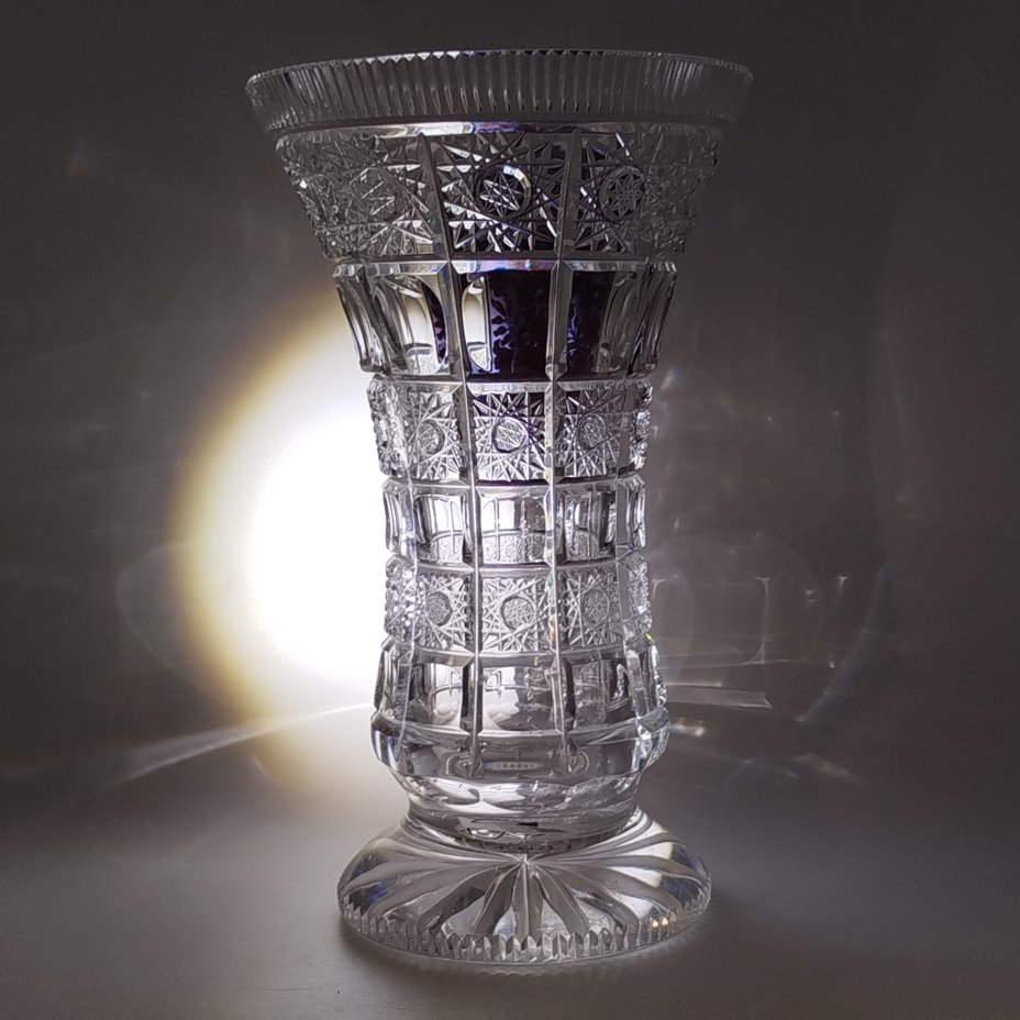 Ваза с рельефным резным декором, украшенная изображением цветочного букета, хрусталь, деколь, алмазная грань, Bohemia Crystal (Bohemia Glass), Чехия, 1993-2010 гг.