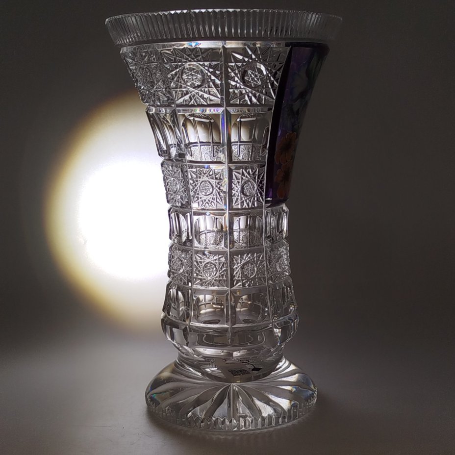 Ваза с рельефным резным декором, украшенная изображением цветочного букета, хрусталь, деколь, алмазная грань, Bohemia Crystal (Bohemia Glass), Чехия, 1993-2010 гг.