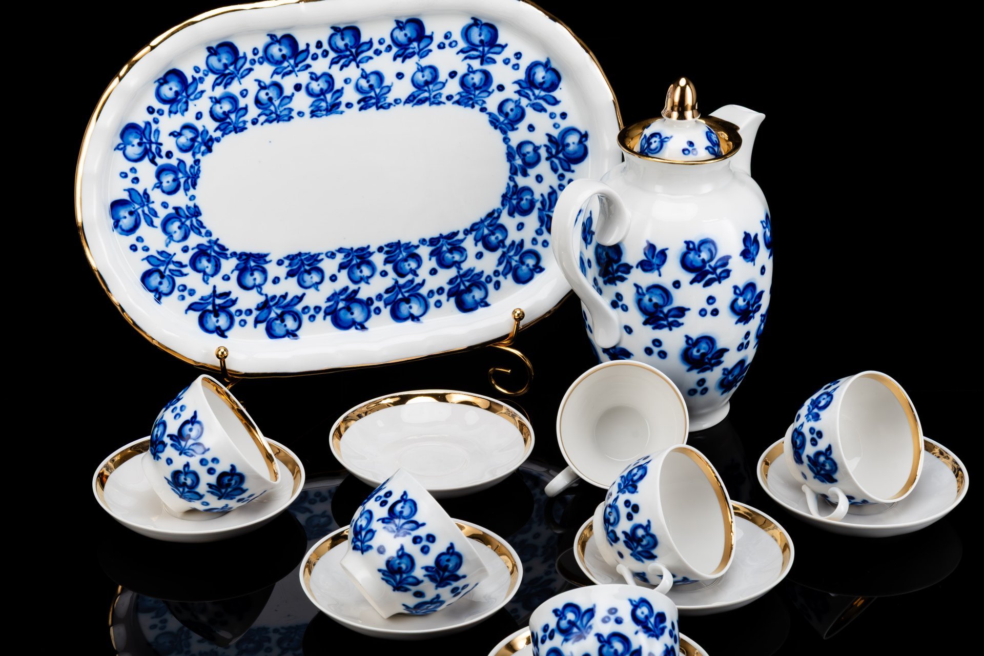 [Авторская подпись] Сервиз кофейный "Яблоньки" на 6 персон, автор Тодорская Вера Ивановна, фарфор, роспись, Дулевский фарфоровый завод (Дулёво), СССР, 1960-1980 гг.