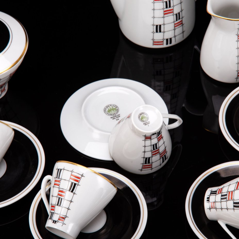 Сервиз кофейный c минималистичным геометрическим декором на 6 персон (15 предметов), фарфор, крытье, деколь, золочение, Freiberger Porzellan, ГДР, 1960-1990 гг.