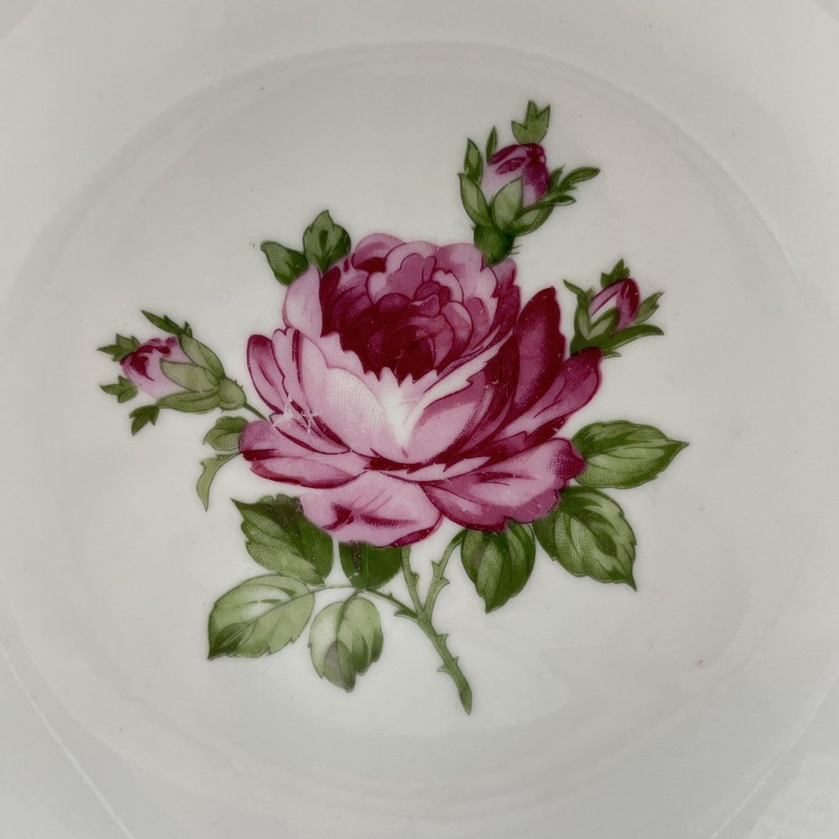 Салатник, украшенный изображением розы, фарфор, деколь, золочение, Kahla, ГДР, 1968-1987 гг.