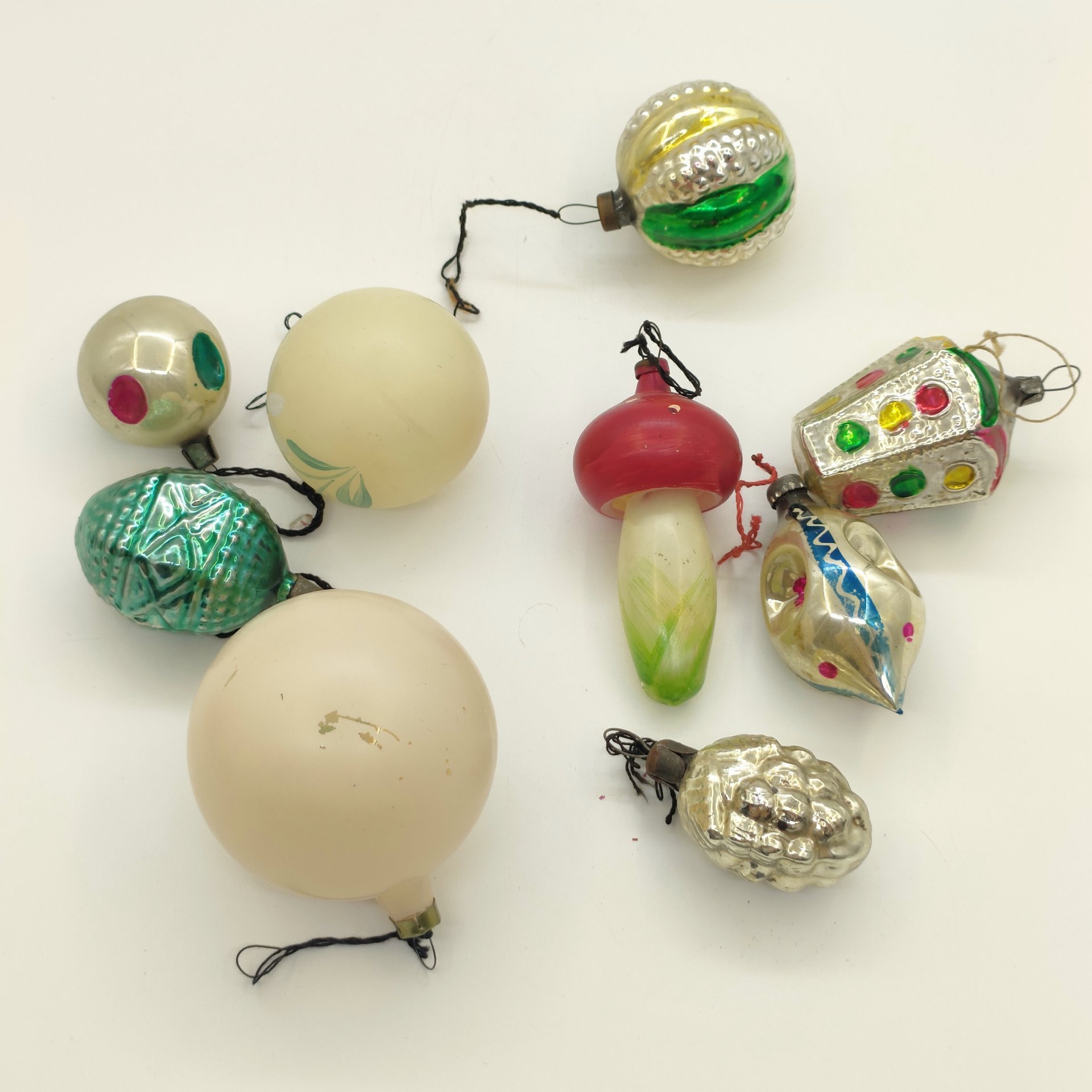Набор ёлочных игрушек различных форм и расцветок (9 шт.), стекло, краска, металл, СССР, 1960-1980 гг.