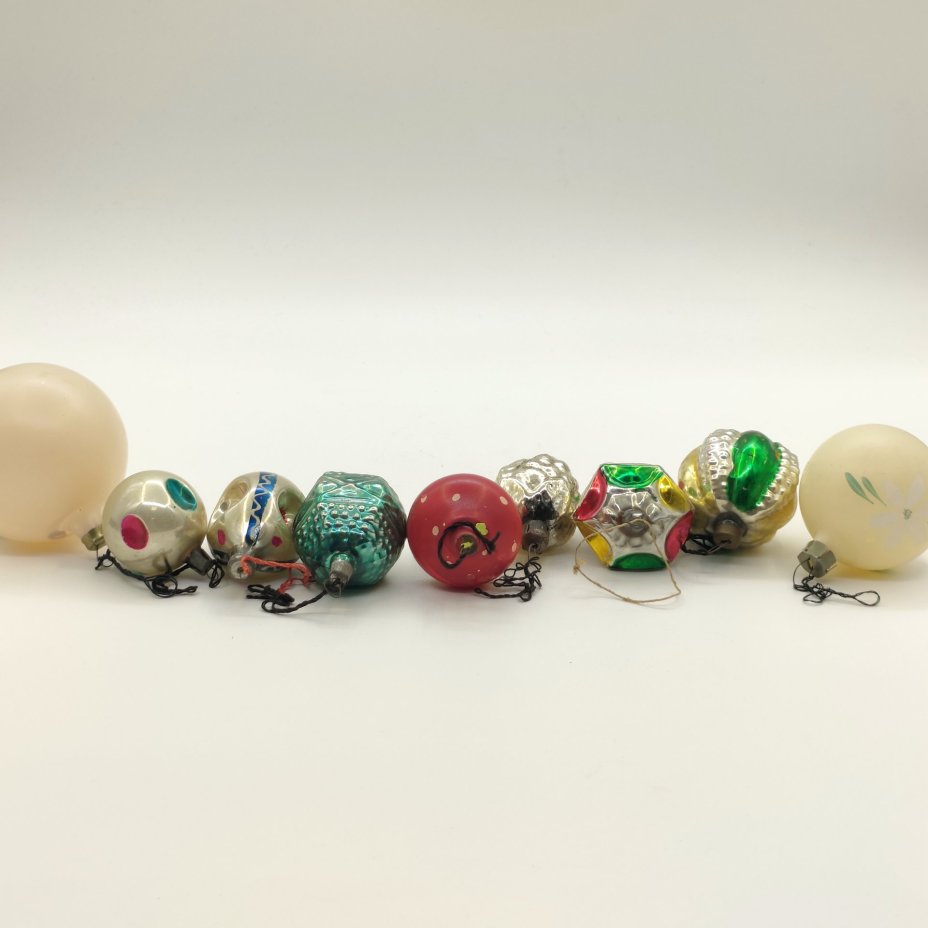 Набор ёлочных игрушек различных форм и расцветок (9 шт.)
