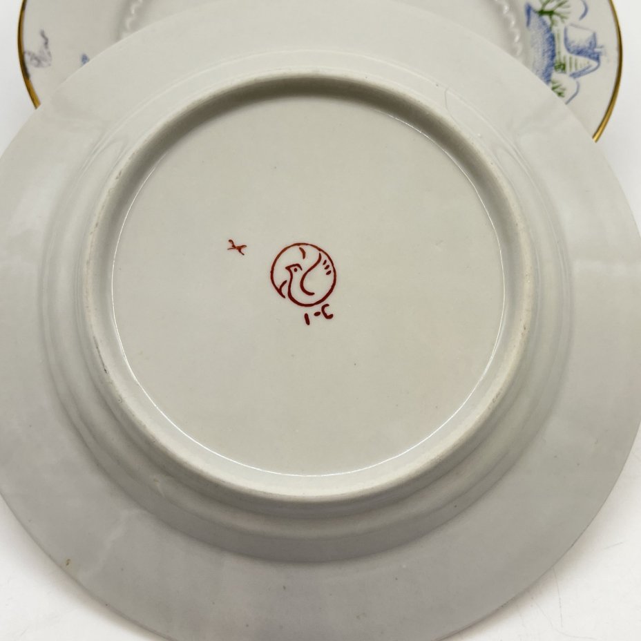 4 десертные тарелки из набора детской посуды "Зимние забавы", автор формы В. Г. Спица, фарфор, деколь, золочение, Тернопольский фарфоровый завод, СССР, 1970-1990 гг.