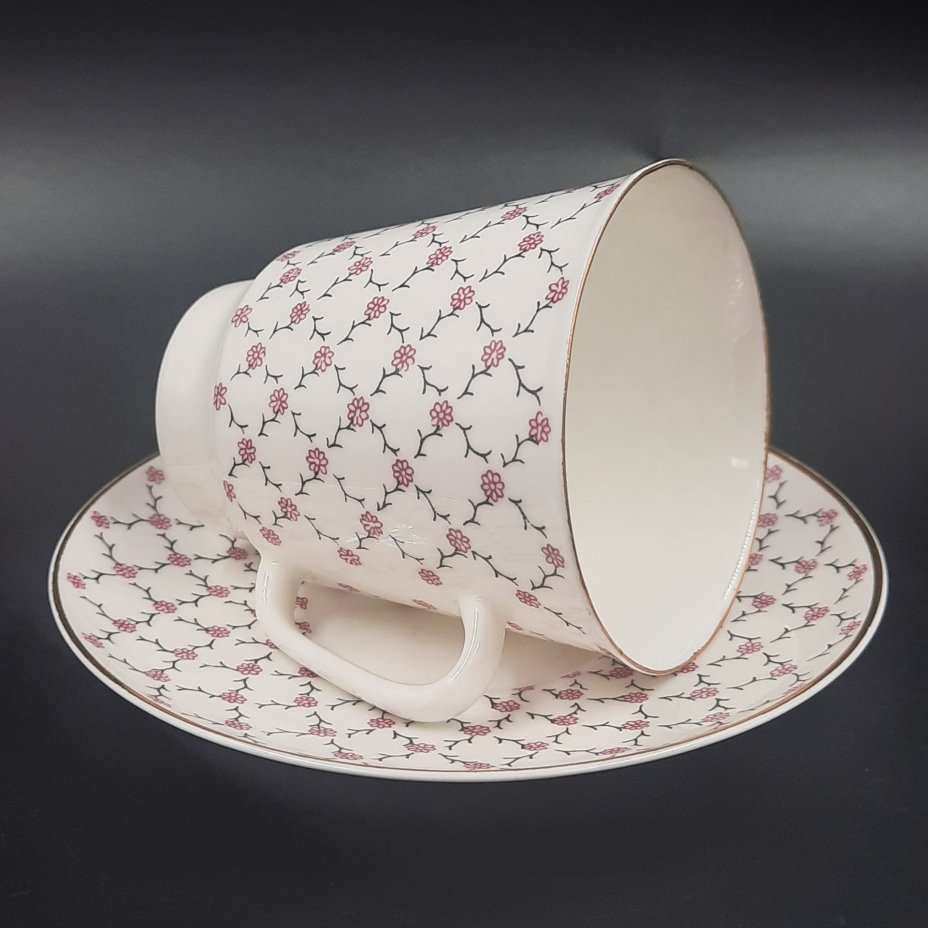 Пара кофейная "Розовая сетка", автор формы "Майская" Э.М. Криммер, фарфор, деколь, золочение, Ленинградский фарфоровый завод (ЛФЗ), Россия, 1989-2001 гг.