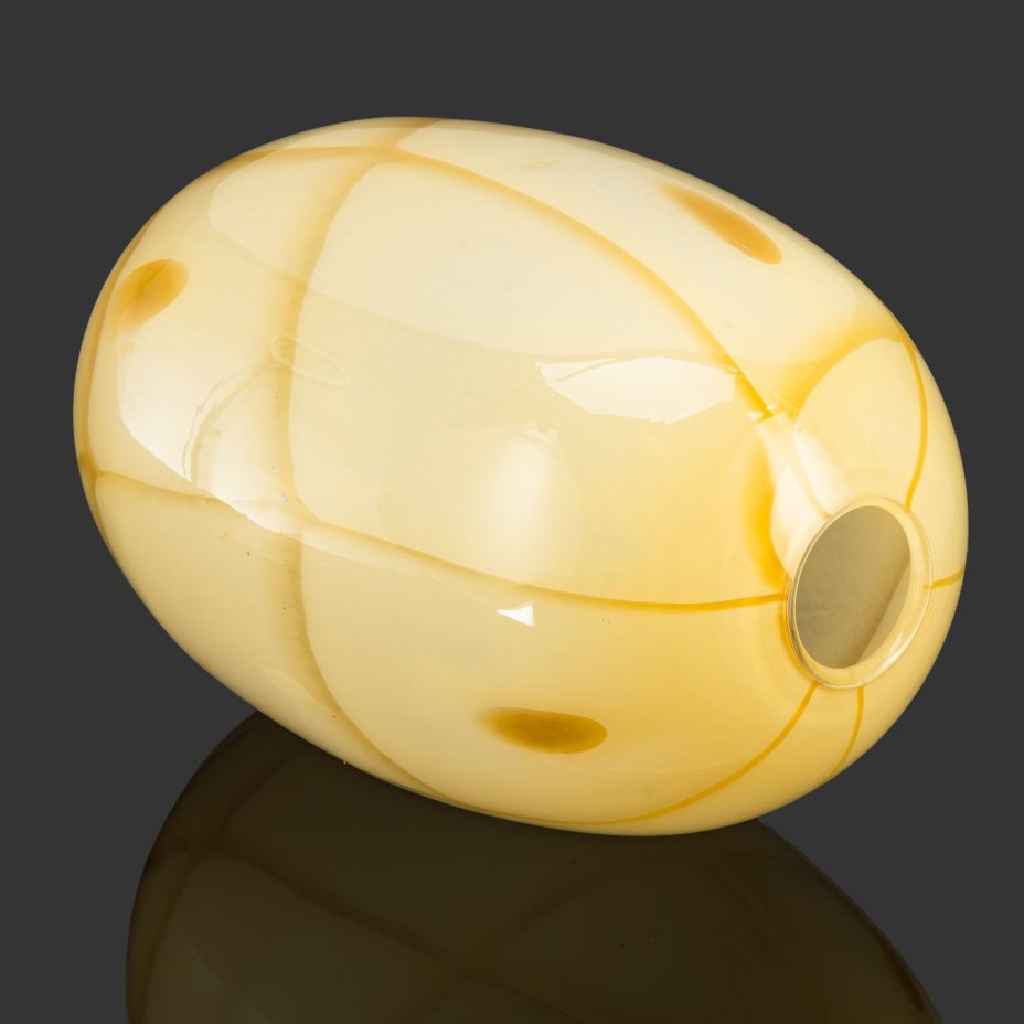 Ваза карамельного цвета овальной формы из двуслойного стекла, дизайнер Dino Martens, фабрика Veteria Aureliano Toso