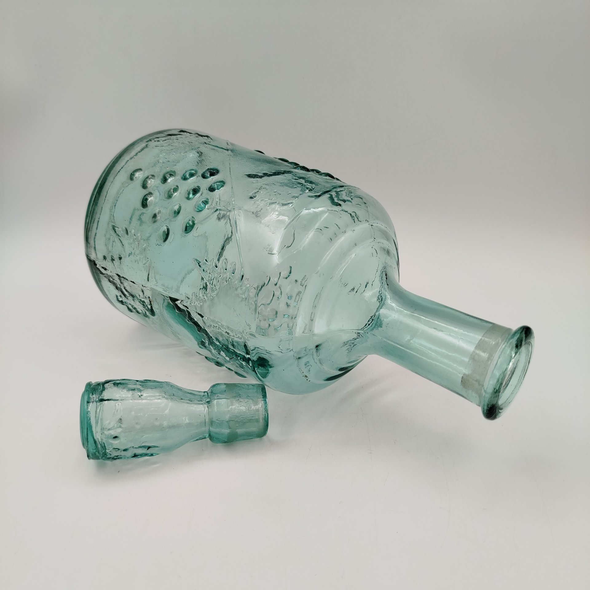 Штоф (графин) "Виноград", стекло, СССР, 1950-1970 гг.