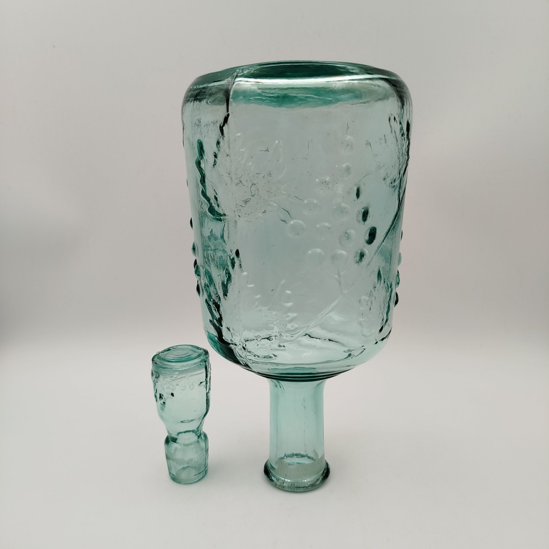 Штоф (графин) "Виноград", стекло, СССР, 1950-1970 гг.