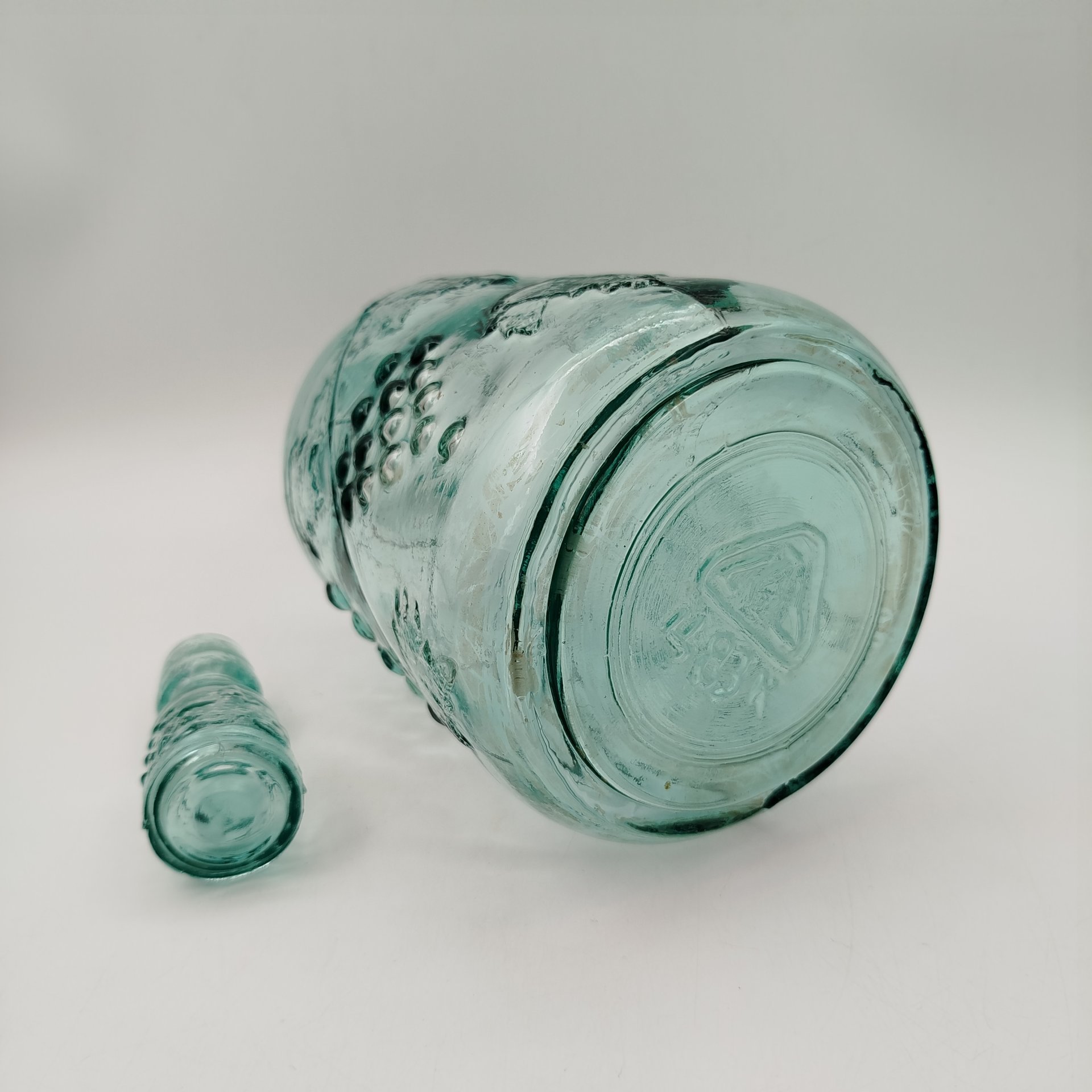 Штоф (графин) "Виноград", стекло, СССР, 1950-1970 гг.