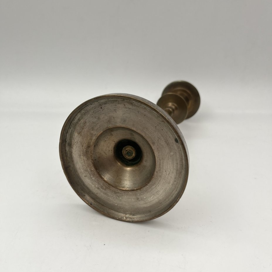 Подсвечник фигурный на круглом основании, для одной свечи, бронза, литьё, Фабрика Юдина, Российская империя, 1890-1917 гг.