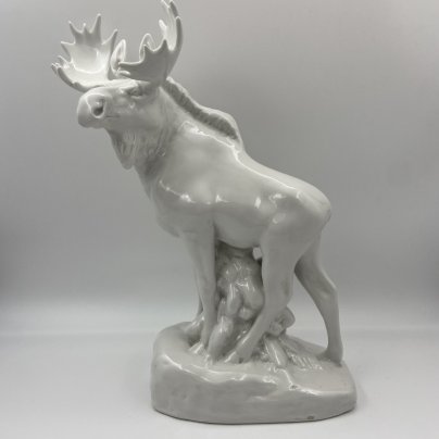 Статуэтка "Лось", скульптор Б.Я. Воробьёв, фарфор, Ленинградский фарфоровый завод (ЛФЗ), СССР, 1950-1960 гг.