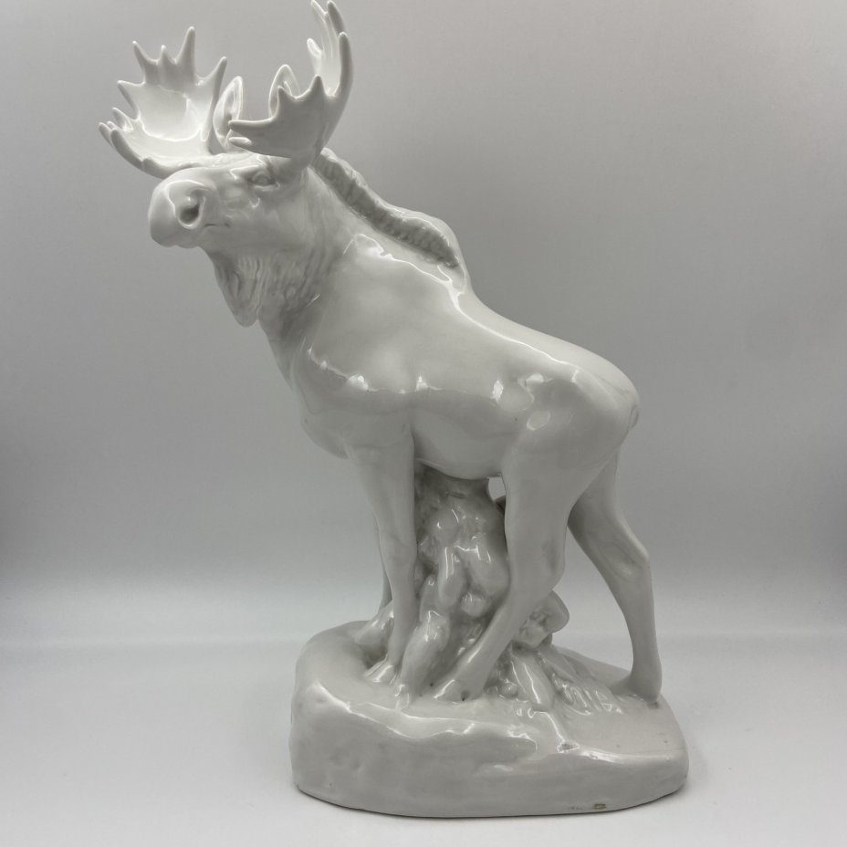 Статуэтка "Лось", скульптор Б.Я. Воробьёв, фарфор, Ленинградский фарфоровый завод (ЛФЗ), СССР, 1950-1960 гг.