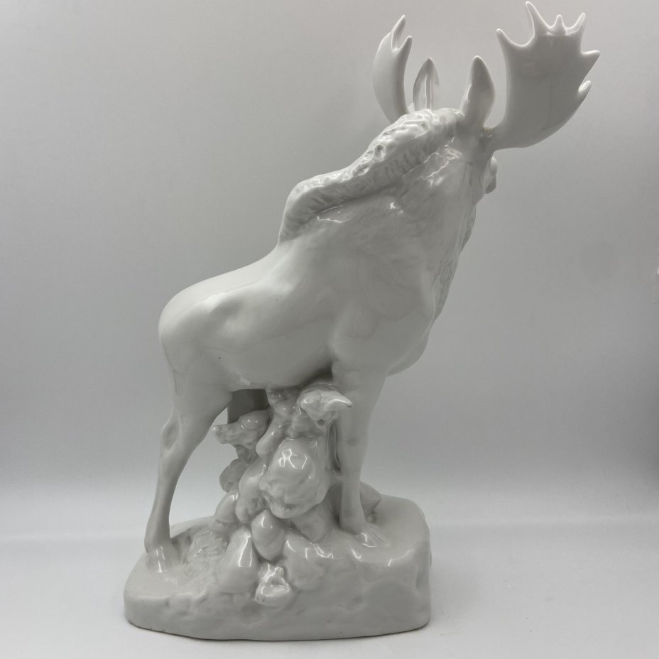 Статуэтка "Лось", скульптор Б.Я. Воробьёв, фарфор, Ленинградский фарфоровый завод (ЛФЗ), СССР, 1950-1960 гг.