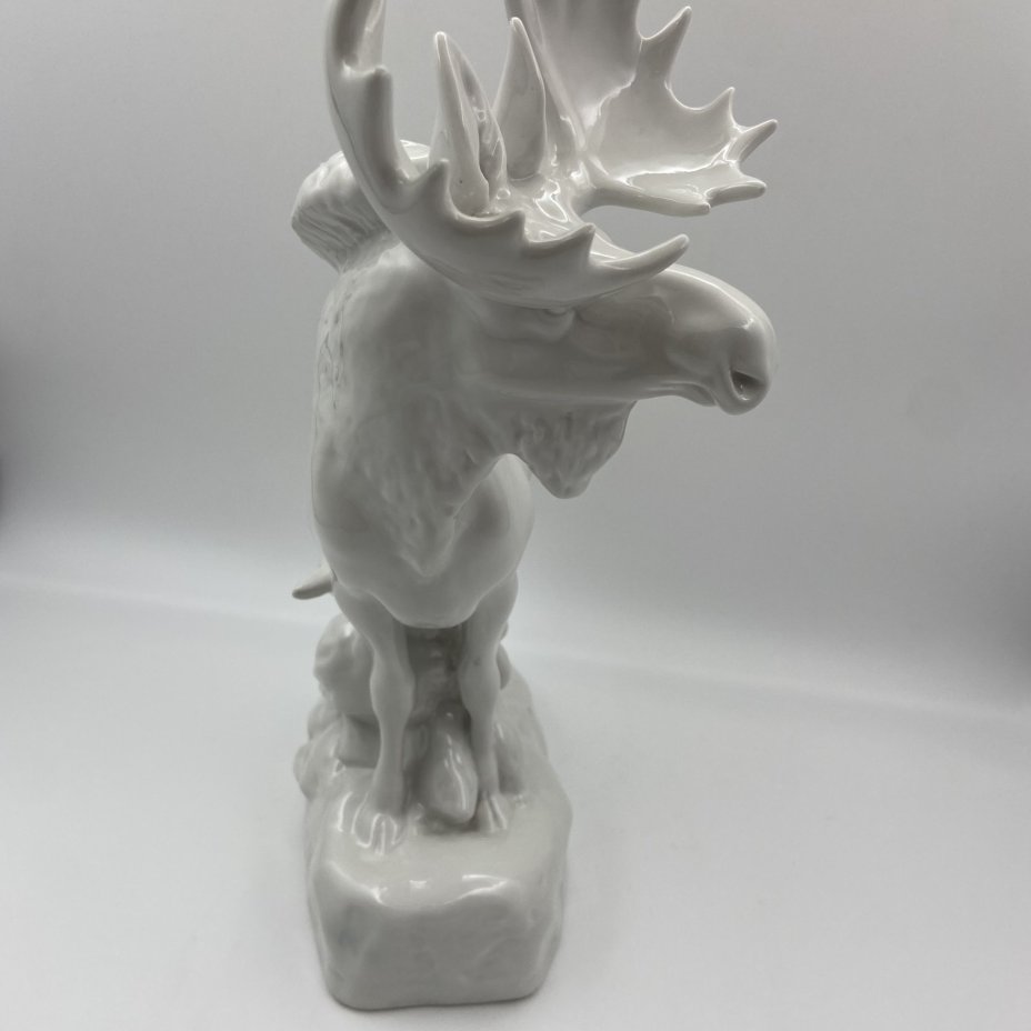 Статуэтка "Лось", скульптор Б.Я. Воробьёв, фарфор, Ленинградский фарфоровый завод (ЛФЗ), СССР, 1950-1960 гг.