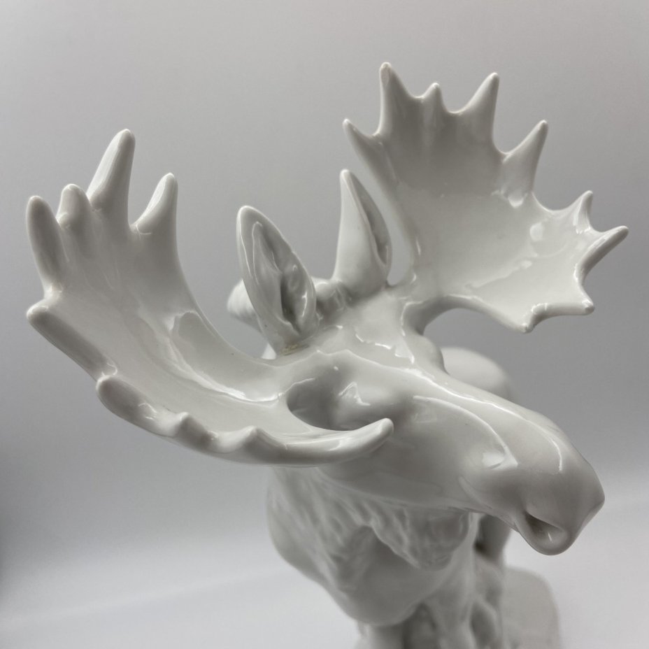 Статуэтка "Лось", скульптор Б.Я. Воробьёв, фарфор, Ленинградский фарфоровый завод (ЛФЗ), СССР, 1950-1960 гг.