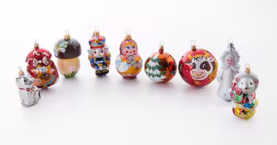 Набор из 9 елочных игрушек в подарочной корзинке, стекло, текстиль, Россия, 1990-2015 гг.