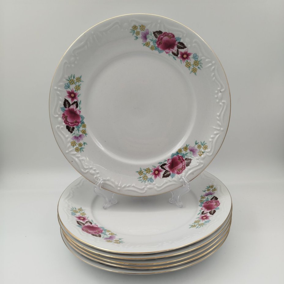 Набор обеденных тарелок с цветочным и рельефным декором на 6 персон, фарфор, деколь, золочение, Karolina (Фарфоровая мануфактура «Каролина», Польша), Польша, 1970-1990 гг.
