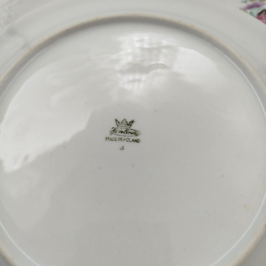 Набор обеденных тарелок с цветочным и рельефным декором на 6 персон, фарфор, деколь, золочение, Karolina (Фарфоровая мануфактура «Каролина», Польша), Польша, 1970-1990 гг.