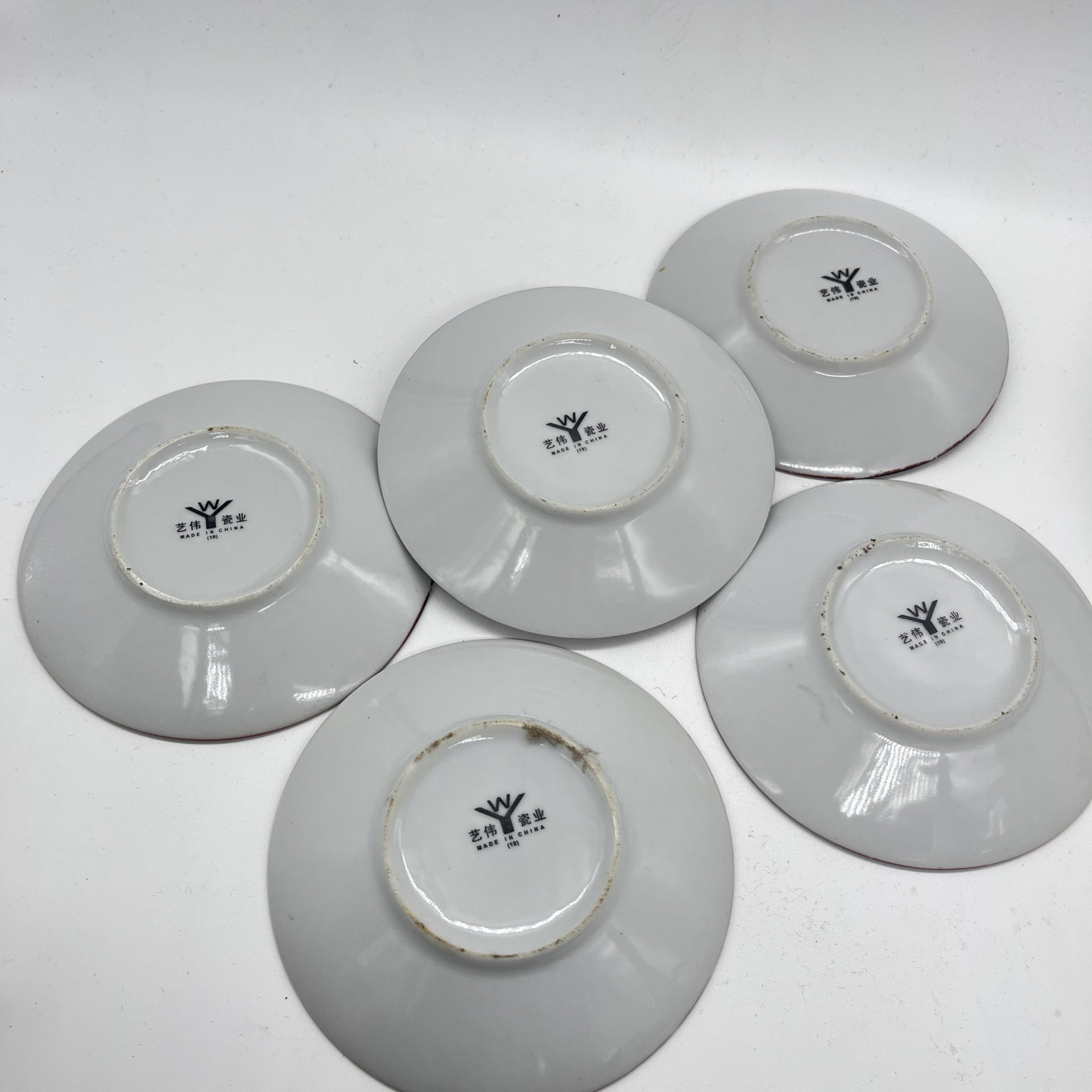 Набор из 5 блюдец с изображением музицирующих девушек, фарфор, деколь, Китай, 2000-2015 гг.