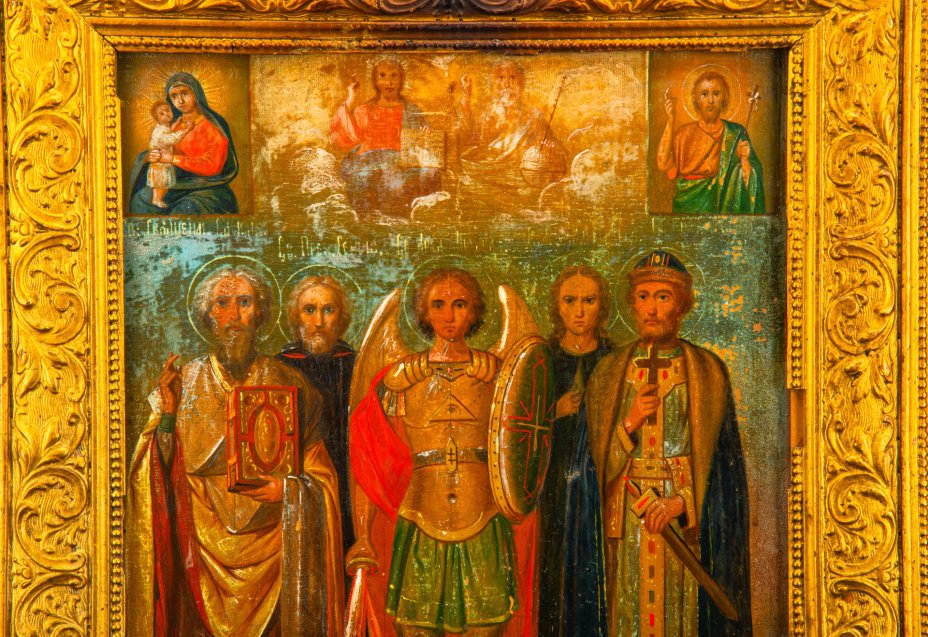 Икона в раме, с образами Новозаветной Троицы, иконы Божией Матери Взыскание погибших, Иоанна Крестителя и предстоящими святыми: Св. Василий Великий, Св. преп. Сергий Радонежский,  Архангел Михаил, неизвестный Святой, Св. Владимир Великий