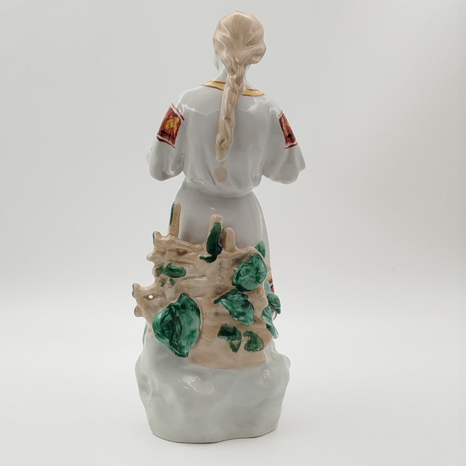 Статуэтка "Любит-не-любит" ("Гадание на ромашке"), скульптор О.Л. Жникруп