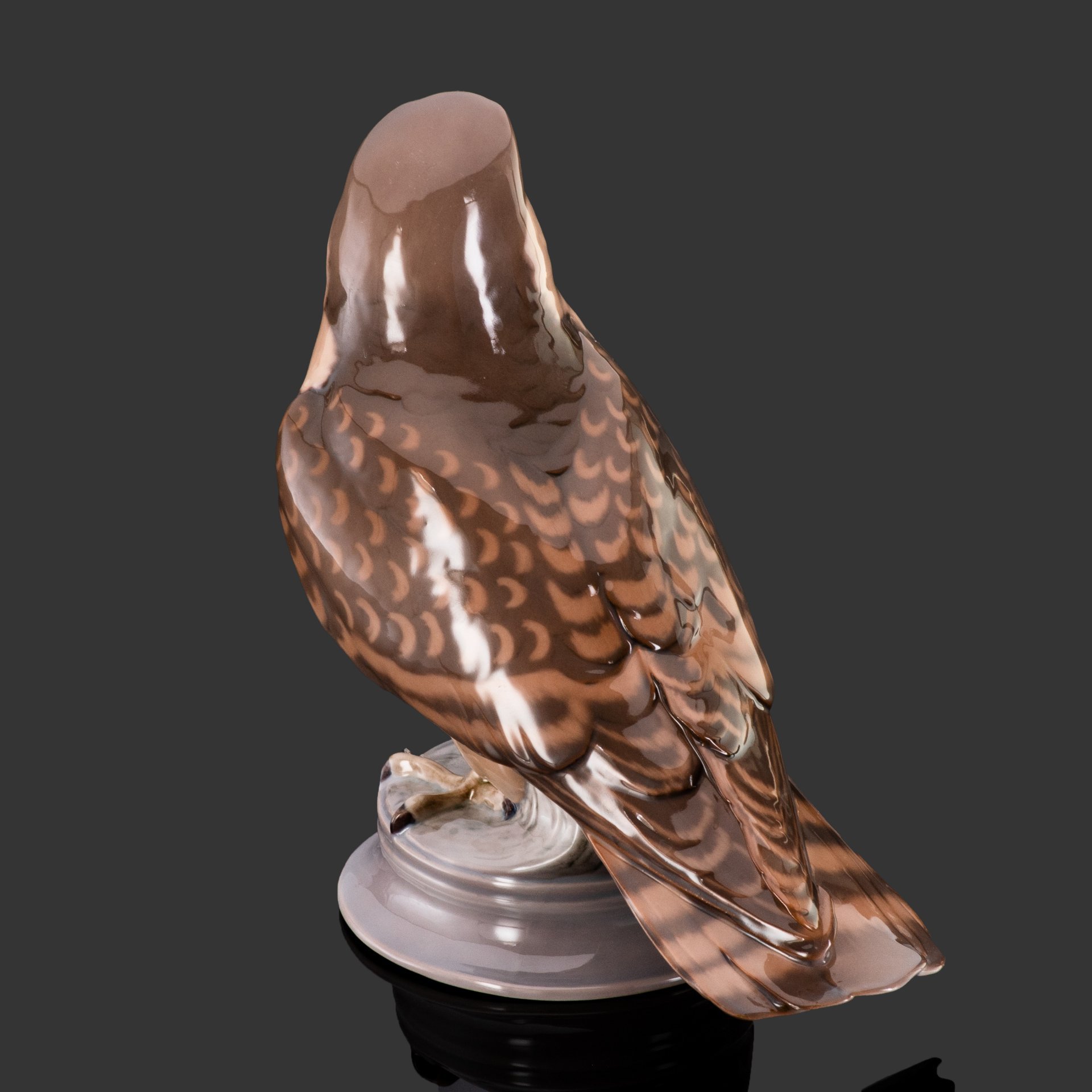 Статуэтка "Kestrel" (пустельга, птица рода соколиных), модель №1666, скульптор Jens Peter Dahl-Jensen, фарфор, роспись, Bing & Grondahl, Дания, 1970-1983 гг.