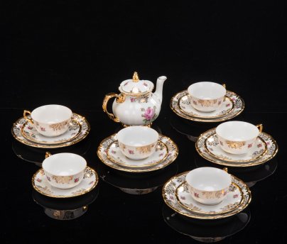 Сервиз чайный, украшенный цветочным декором в виде розы, на 6 персон (18 предметов), Roschützer Porzellanfabrik Unger & Schilde