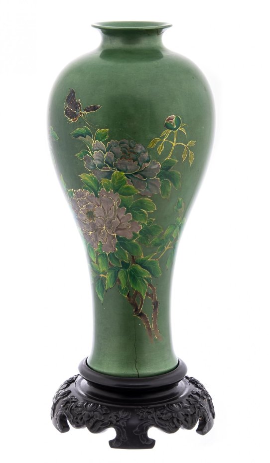Ваза с изображением пионов, дерево, эмаль, Китай, 1940-1960 гг.