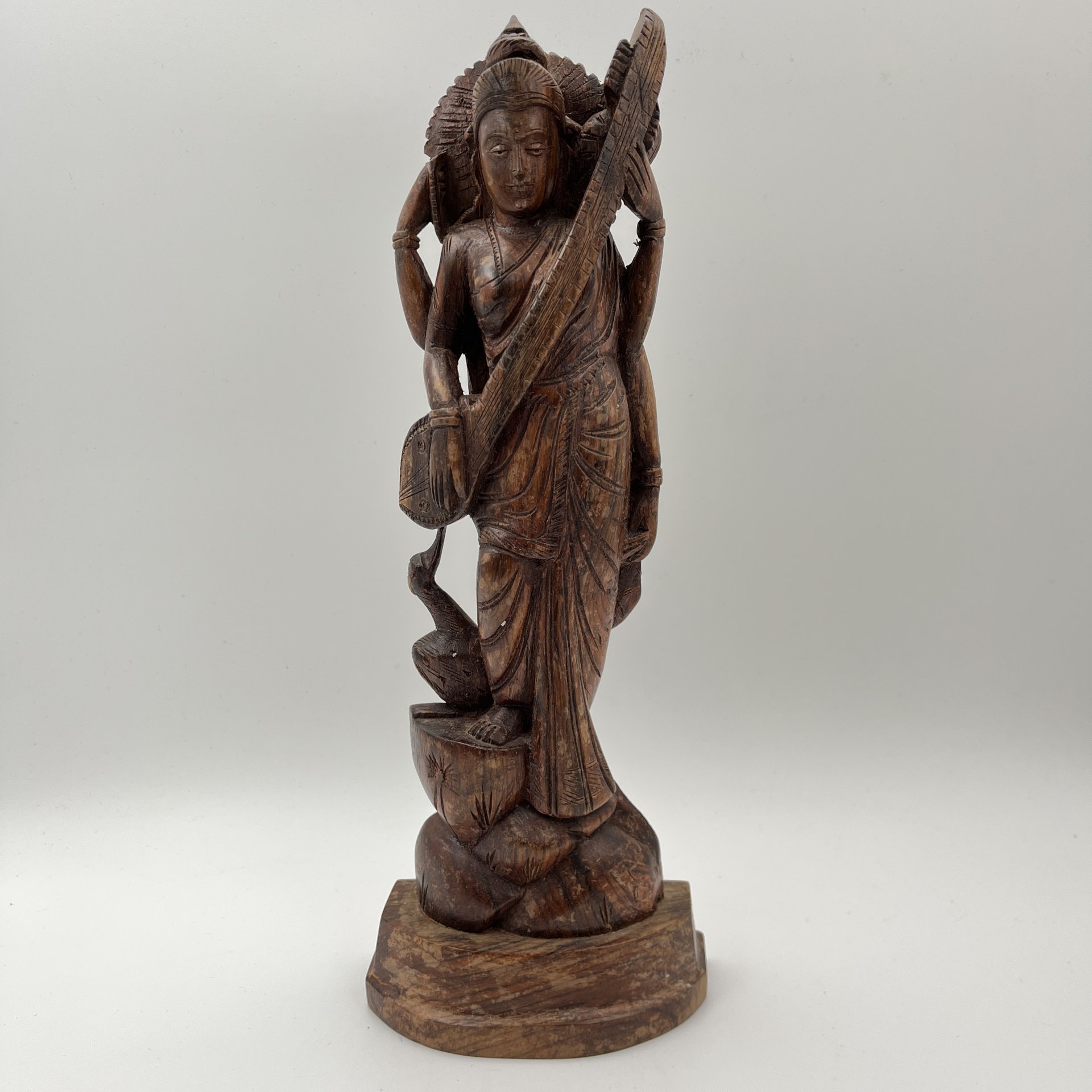 Статуэтка "Сарасвати" (богиня мудрости, знания, искусства, красоты и красноречия в индуизме и буддизме), дерево, резьба, Индия, 1970-1990 гг.