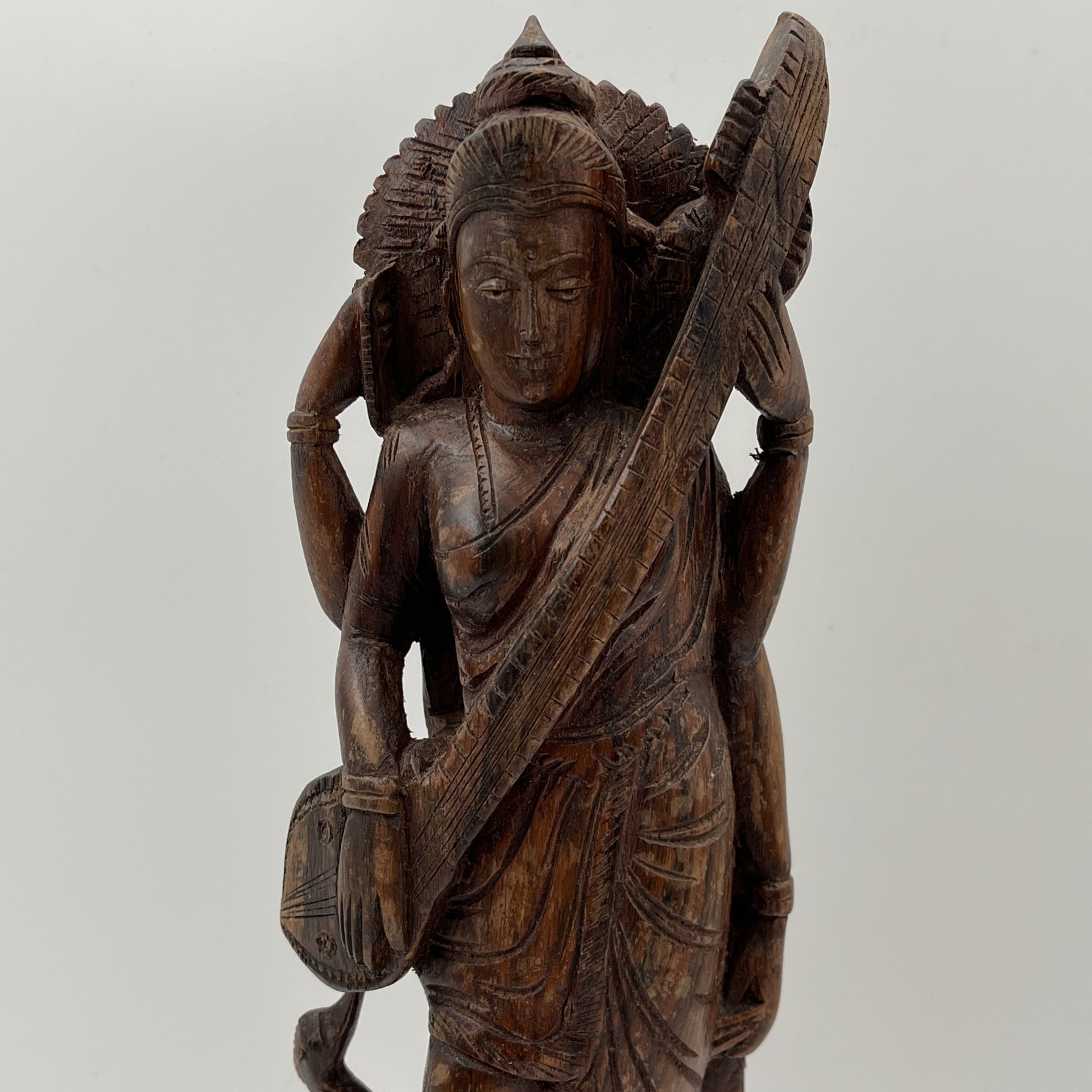 Статуэтка "Сарасвати" (богиня мудрости, знания, искусства, красоты и красноречия в индуизме и буддизме), дерево, резьба, Индия, 1970-1990 гг.