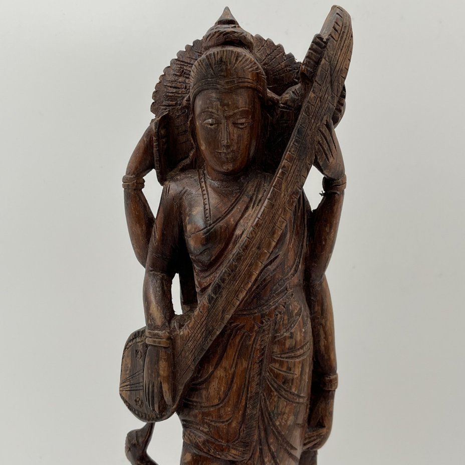 Статуэтка "Сарасвати" (богиня мудрости, знания, искусства, красоты и красноречия в индуизме и буддизме)