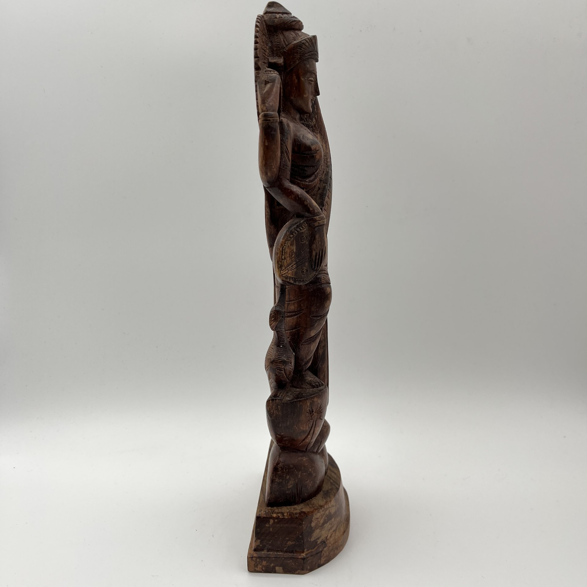 Статуэтка "Сарасвати" (богиня мудрости, знания, искусства, красоты и красноречия в индуизме и буддизме), дерево, резьба, Индия, 1970-1990 гг.