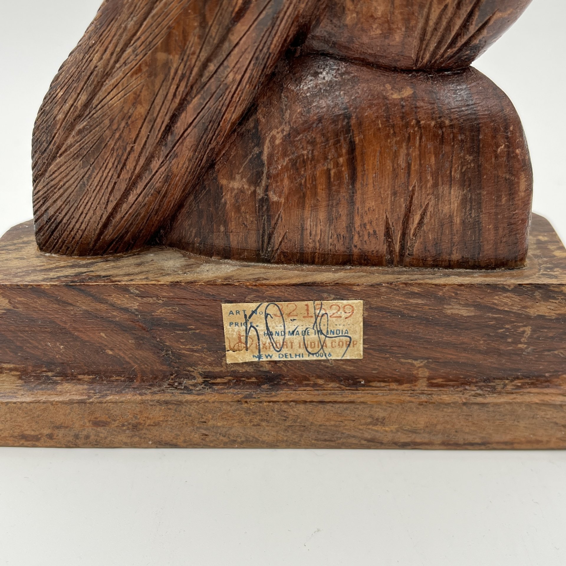 Статуэтка "Сарасвати" (богиня мудрости, знания, искусства, красоты и красноречия в индуизме и буддизме), дерево, резьба, Индия, 1970-1990 гг.