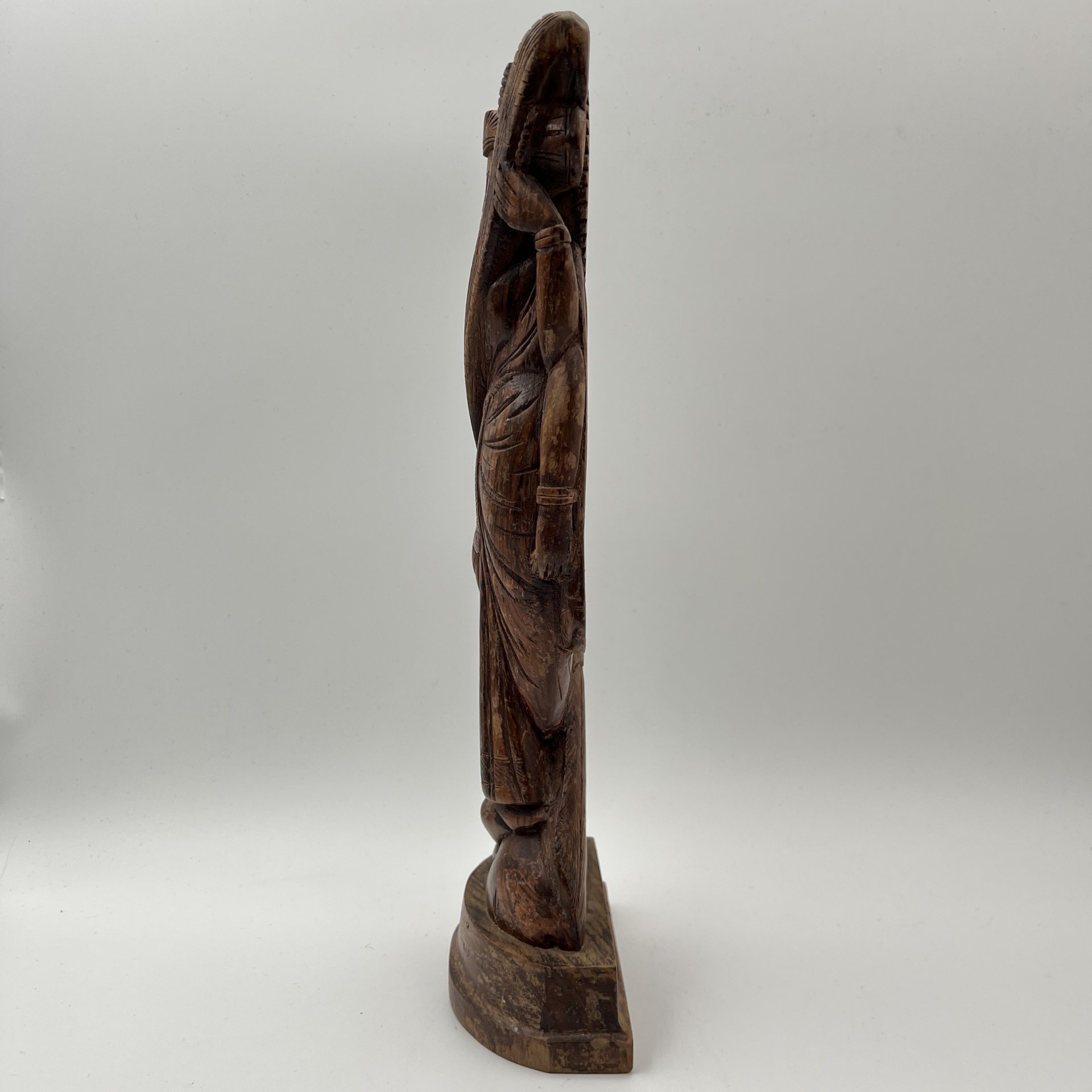 Статуэтка "Сарасвати" (богиня мудрости, знания, искусства, красоты и красноречия в индуизме и буддизме), дерево, резьба, Индия, 1970-1990 гг.