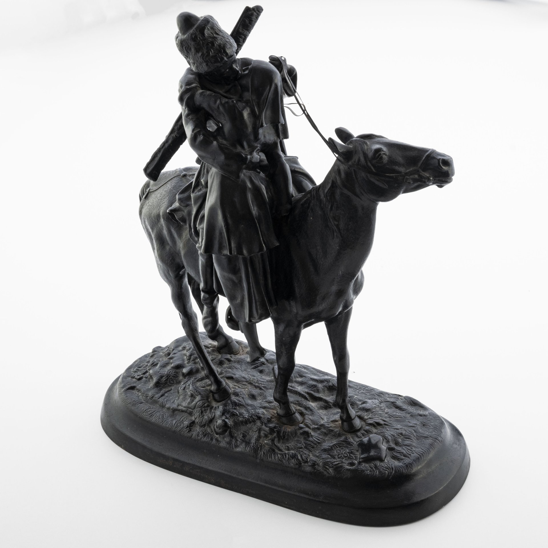Скульптура "Поцелуй" (Прощание казака с казачкой), автор Е.А. Лансере (С дарственной гравировкой Владимиру Петровичу Потанину), Каслинский чугунолитейный завод (Касли)